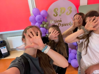 d18