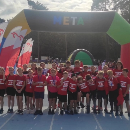 Uczniowie SP 3 w Goleniowie na zawodach lekkoatletycznych „ORLEN – Z PODWÓRKA NA...
