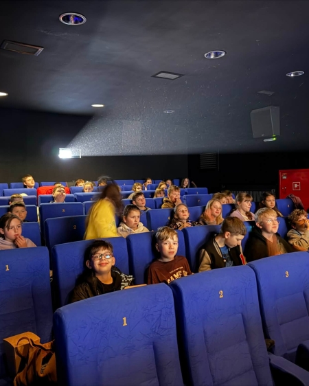 Wyjście do kina w ramach projektu „Młode Horyzonty. Edukacja”